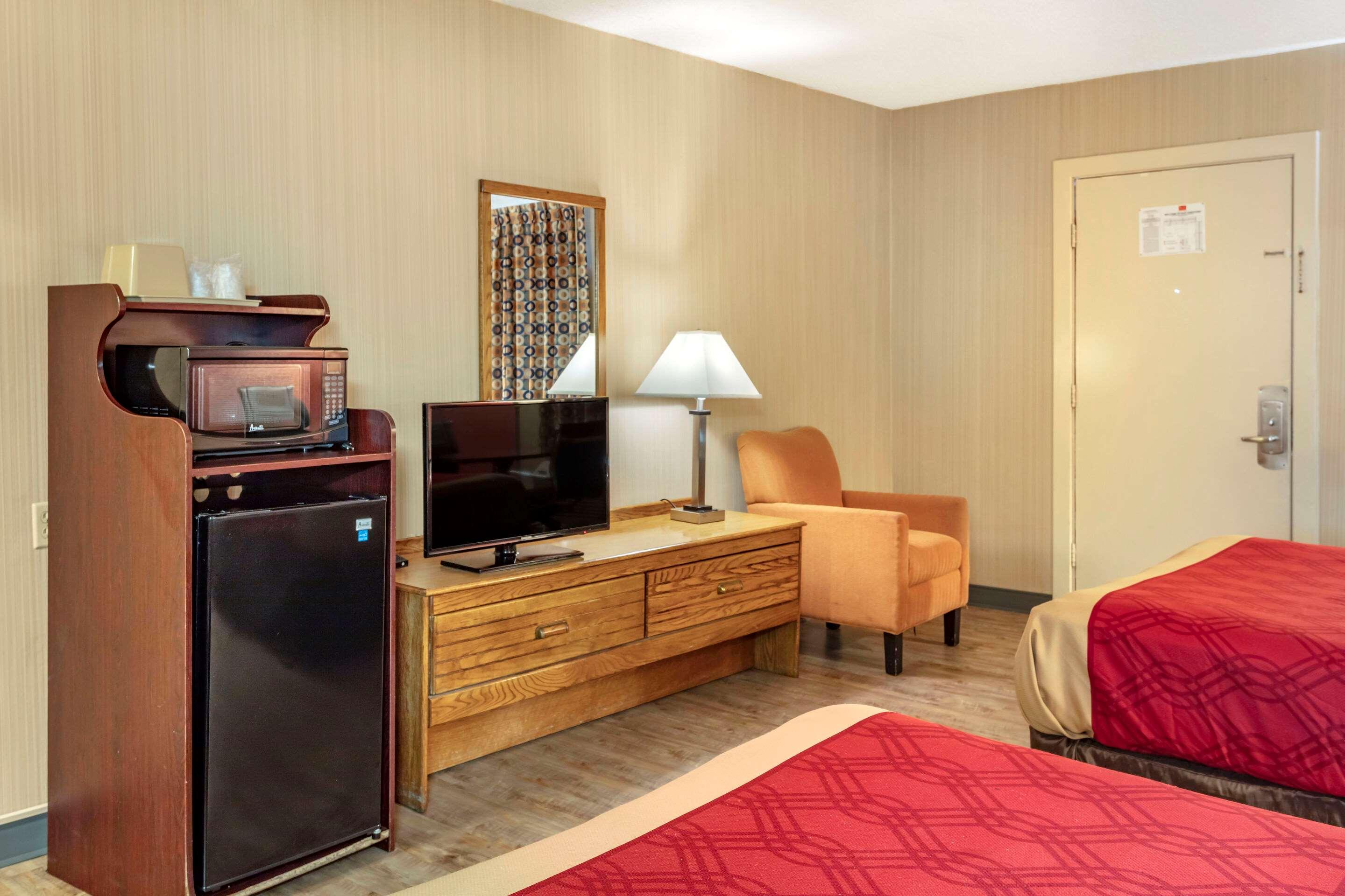 Economy Inn East Hartford CT - photo 23