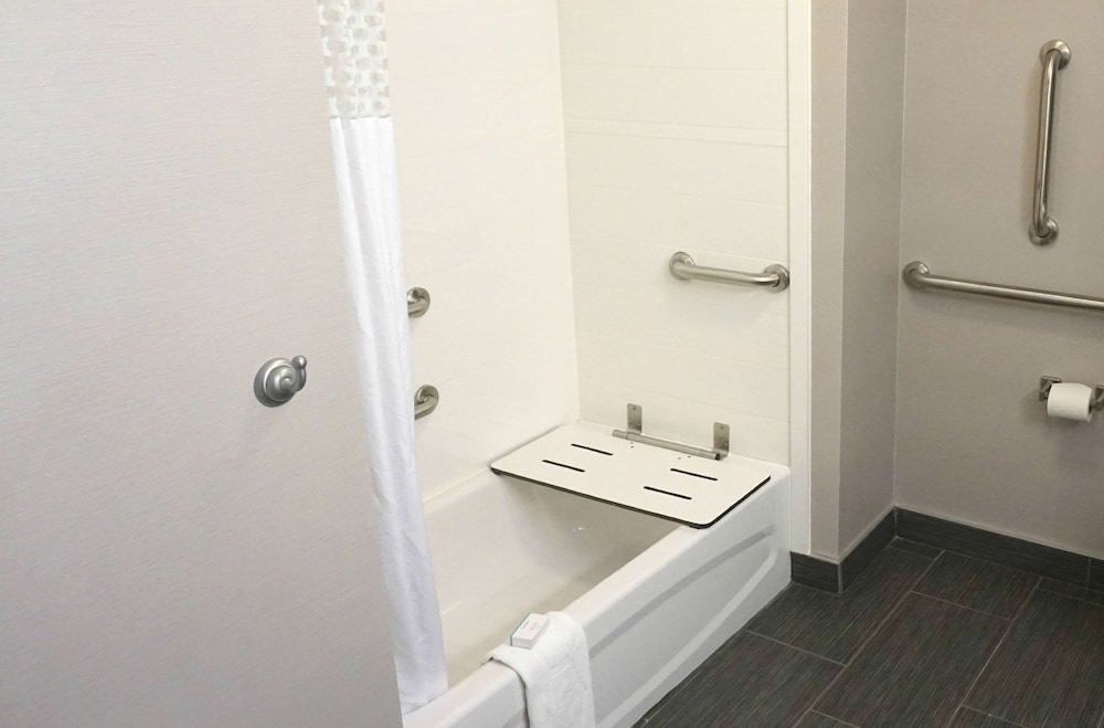 Hampton Inn Niagara Falls Blvd - photo 32