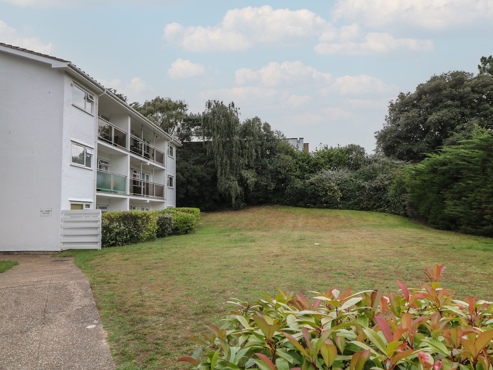 Flat 5 Fairwinds — 4-Star Luxury Hotel in Poole, United Kingdom