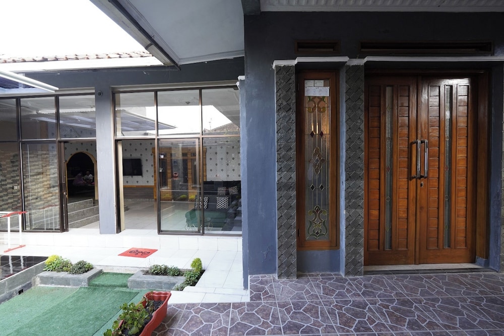 Hotel O 94911 Syariah Anggrek Guest Hous — hotel in Padalarang