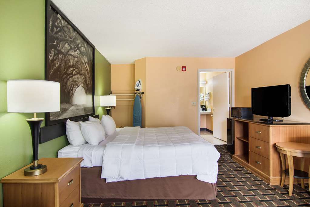 Americas Best Value Inn Darien - photo 14