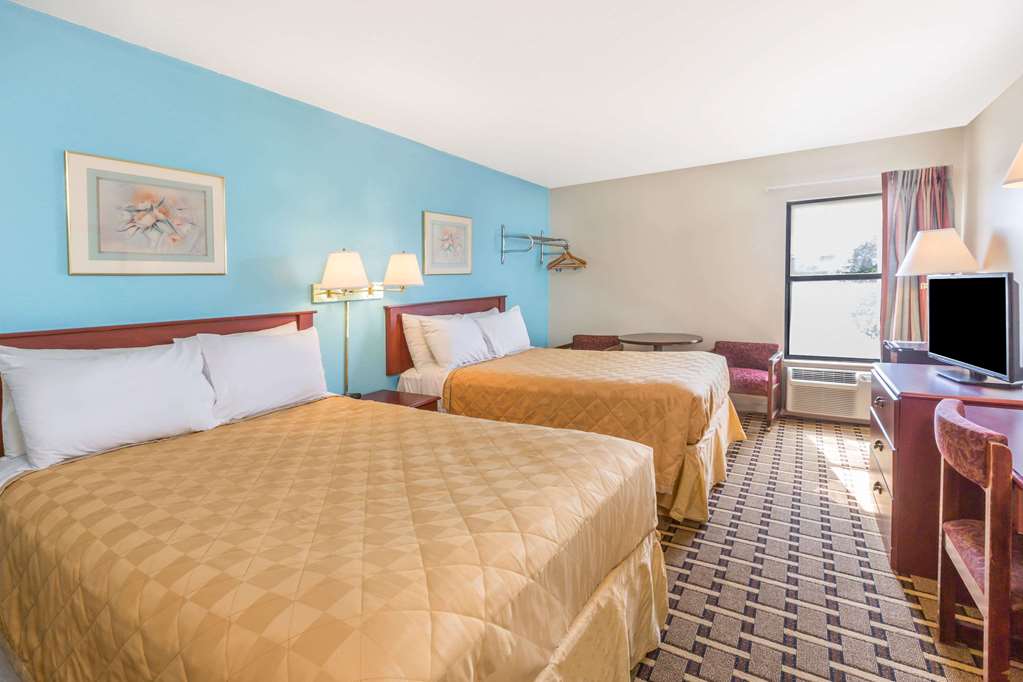 Super 8 by Wyndham Knoxville Downtown Area - photo 12