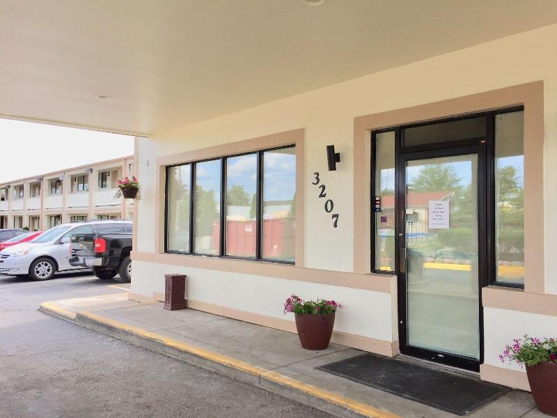 Red Carpet Inn Great Lakes - photo 4