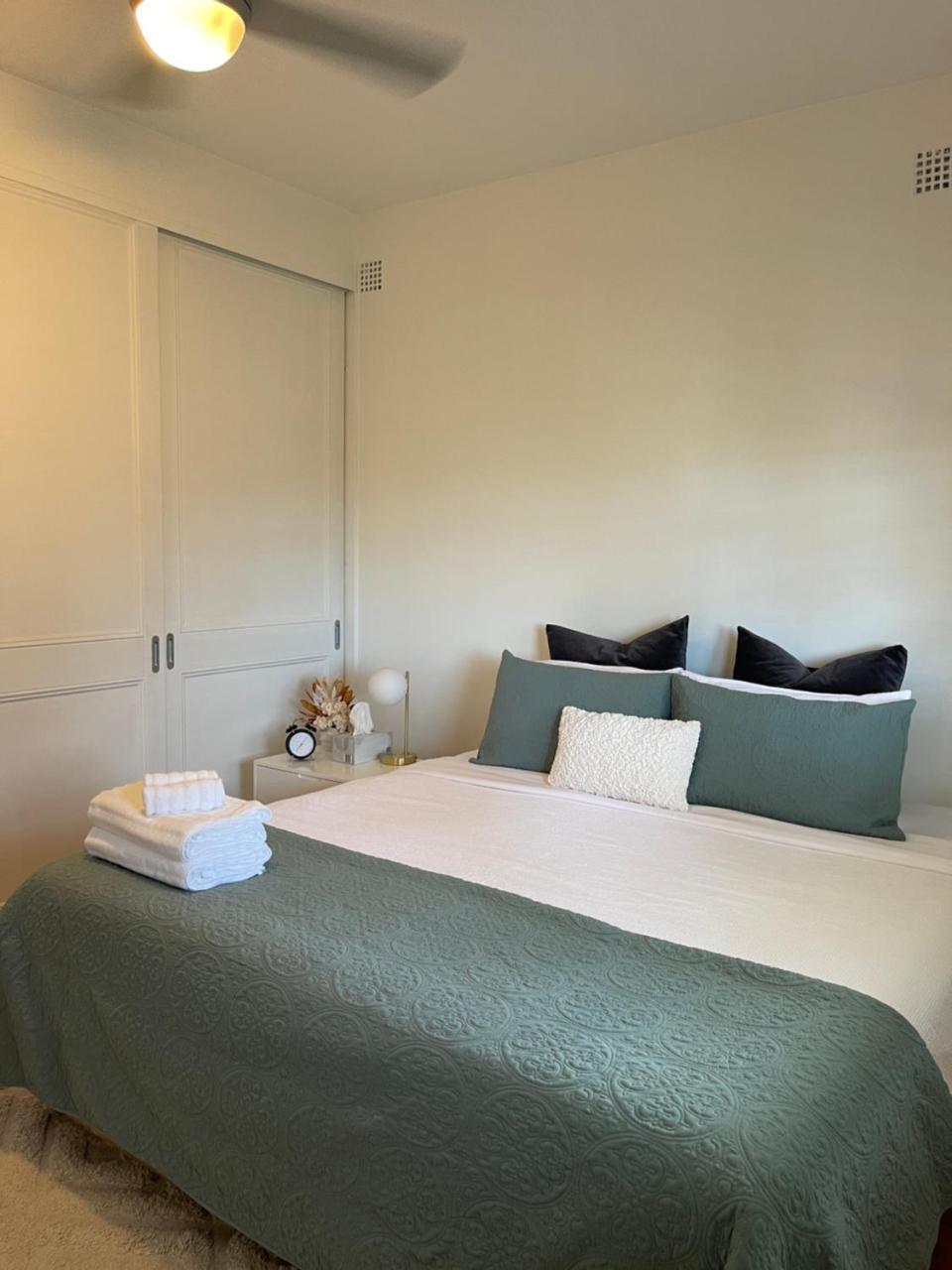 Charming & Cozy 2BR Cottage — 4-Star Luxury Hotel in Blacktown, Australia