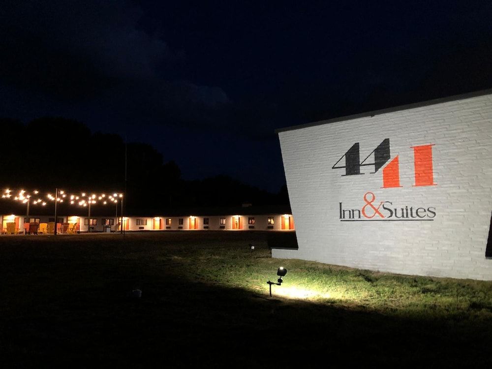 4411 Inn & Suites in Long Beach, United States