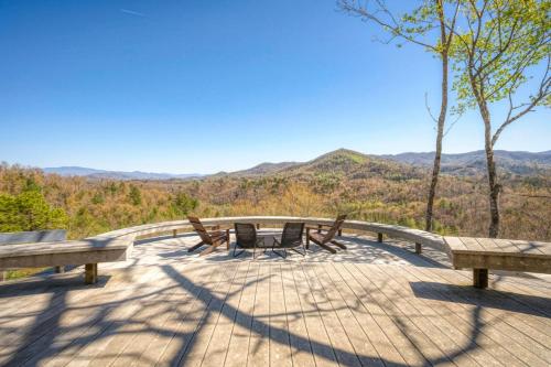 EagleWatch Mountaintop Villa & Event Venue — 4-Star Luxury Hotel in Bryson City, United States