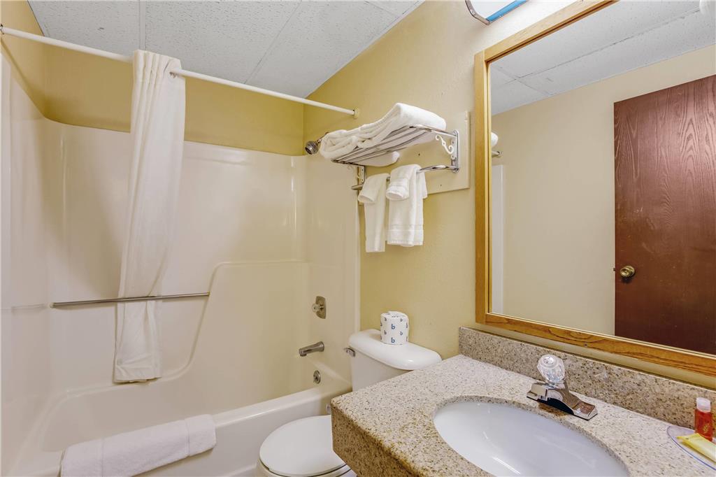 Econo Lodge Junction City I 70 Near Fort Riley - photo 14