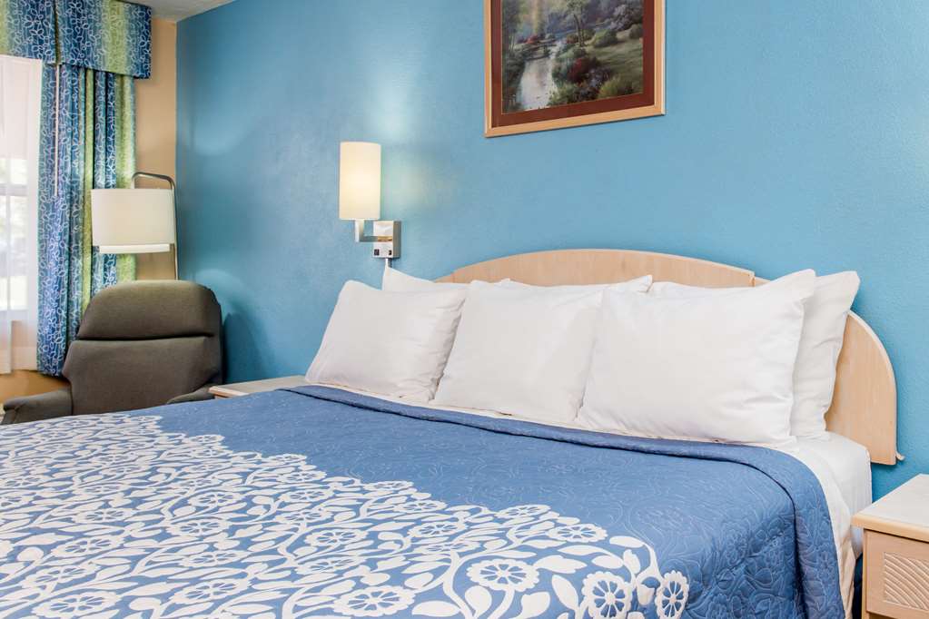 Days Inn by Wyndham Bradenton I 75 - photo 5