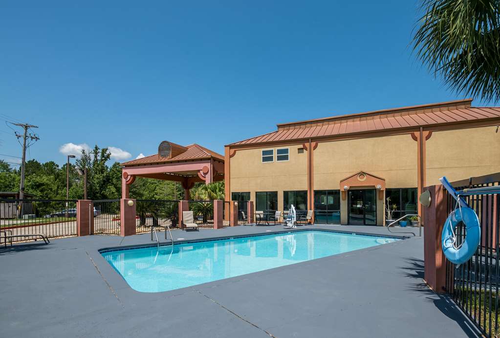 Econo Lodge Inn & Suites Diamondhead - photo 24
