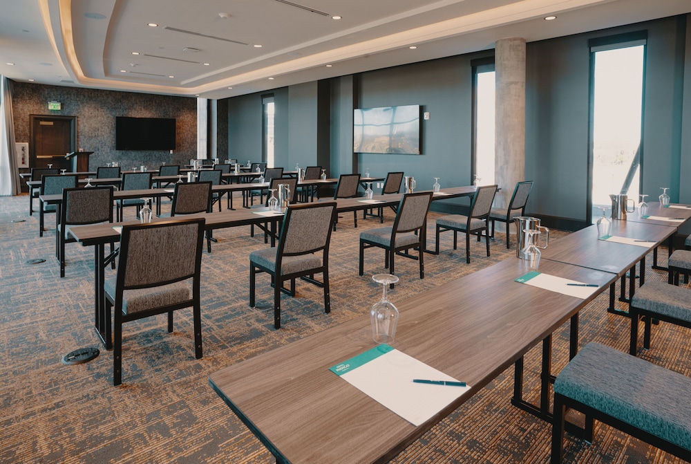 Hotel Indigo Columbus at Riverfront Place by IHG - photo 34