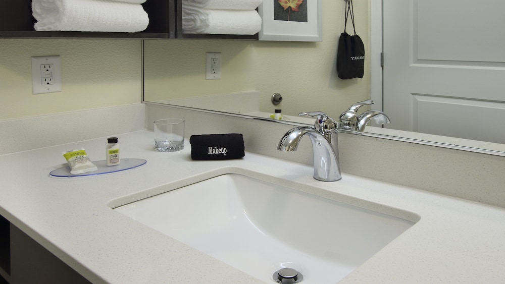Candlewood Suites Dallas Frisco NW Toyota Ctr - photo 25