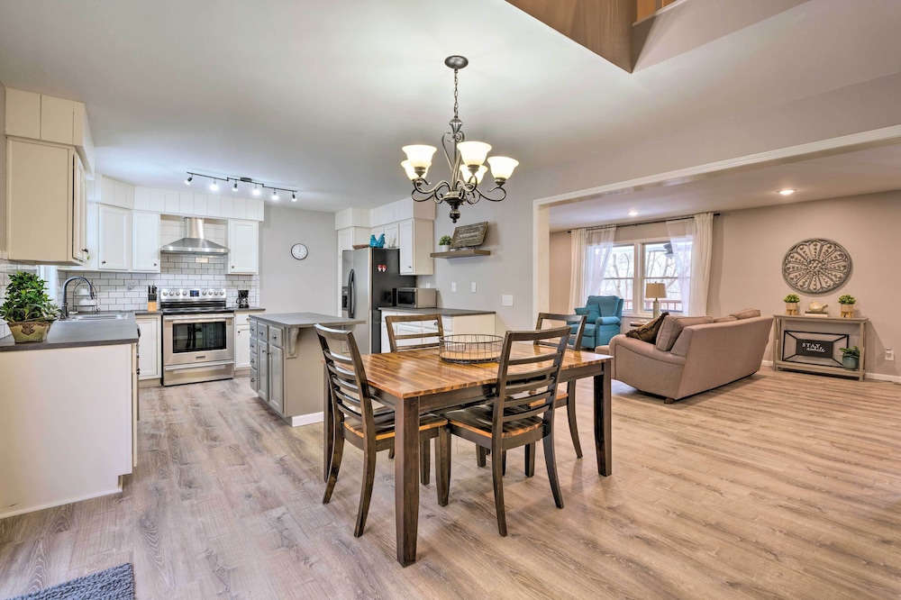 Hilltop Home Inside Of Apple Valley 17404846 — Howard