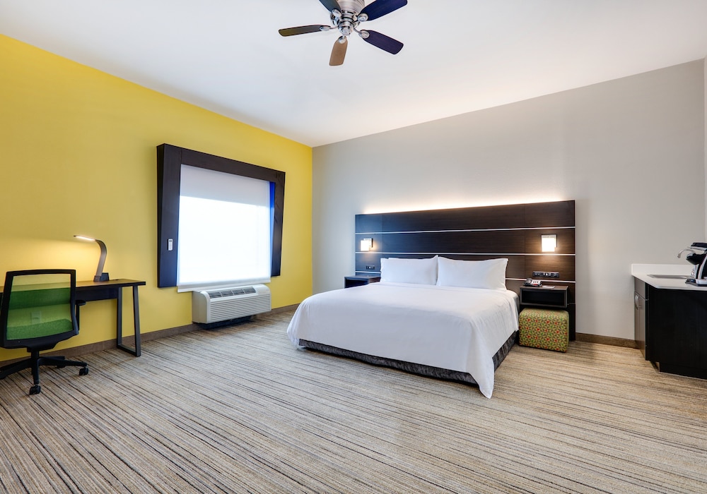 Holiday Inn Express Hotel & Suites Cleburne by IHG - photo 10