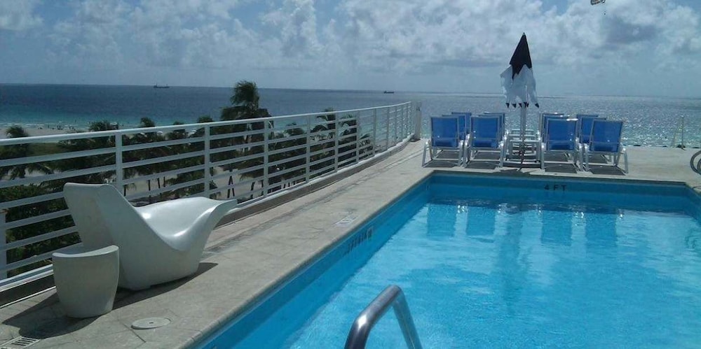 Strand Ocean Drive Suites - last minute hotel in Miami Beach