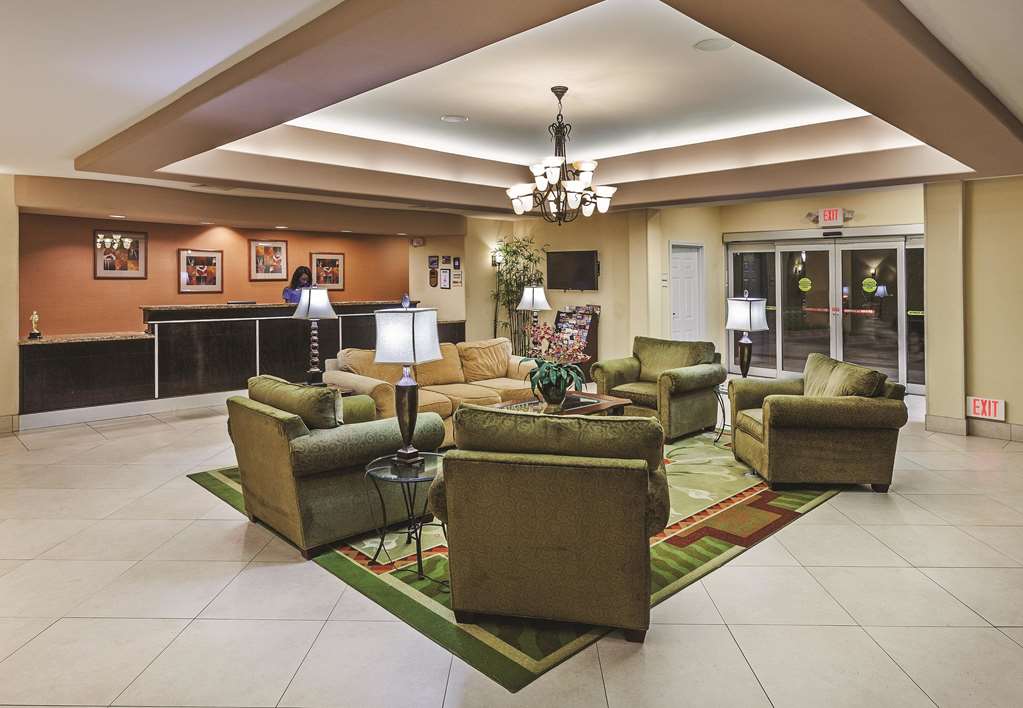 La Quinta Inn & Suites by Wyndham Port Arthur - photo 4