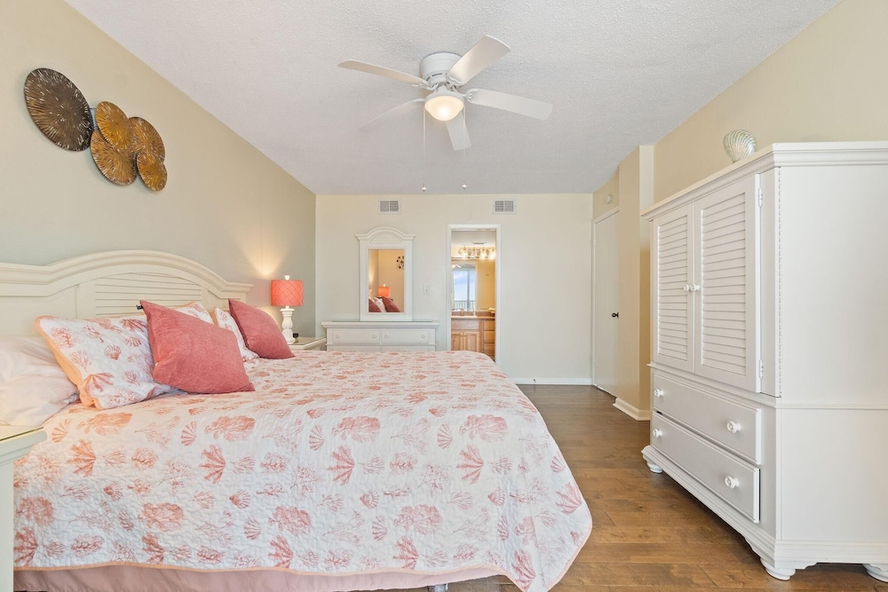 Romar Tower 5A by Vacation Homes Collection - photo 9
