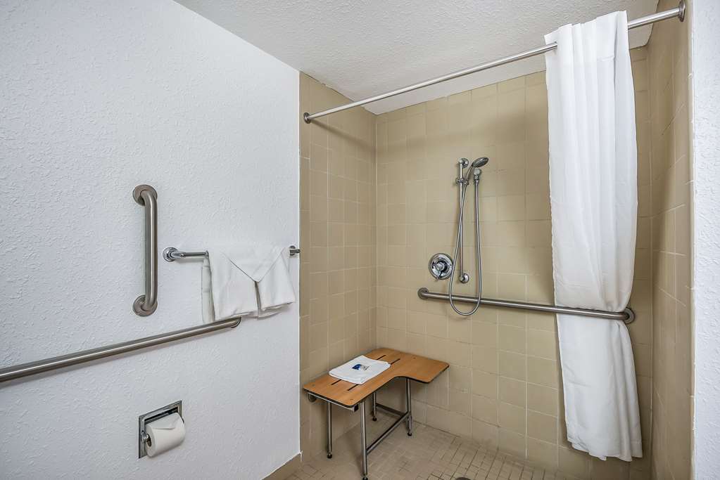 Americas Best Value Inn East Peoria - photo 24