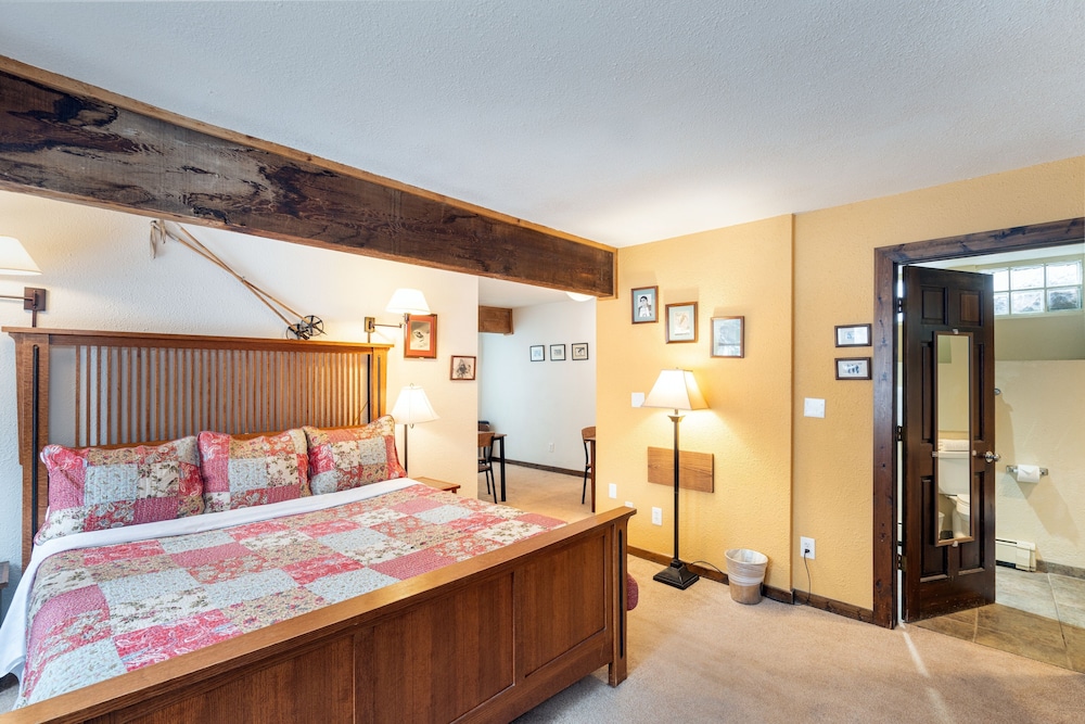 Manitou Lodge 4 Hotel Room By Alpine Lodging Telluride — Telluride