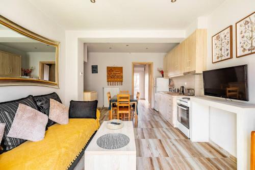 Denis Apartment — 4-Star Luxury Hotel in Thessaloniki, Greece