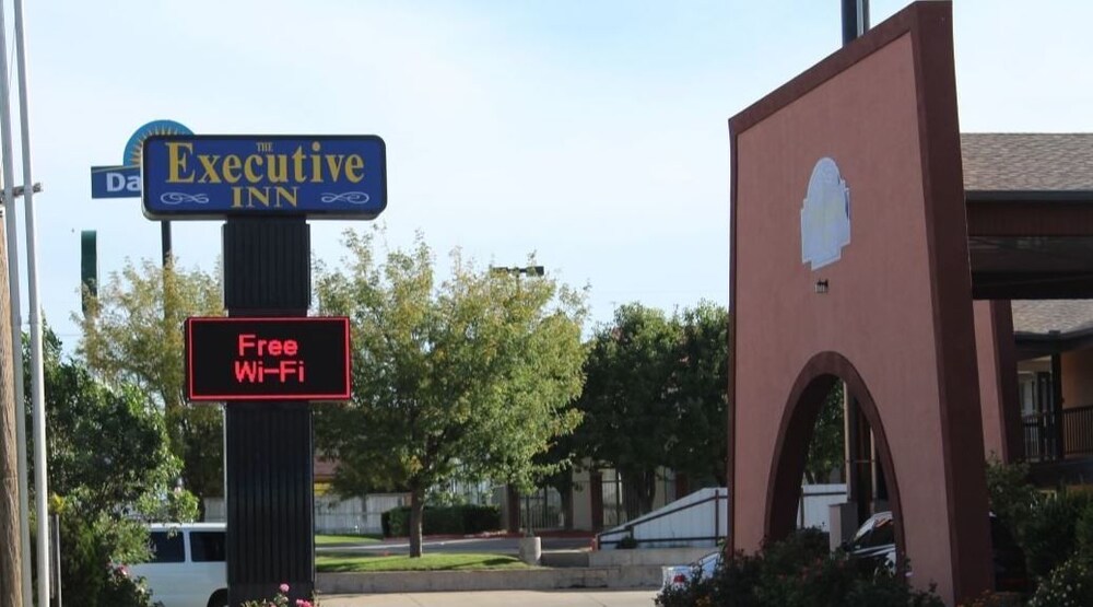 The Executive Inn & Suites - photo 25