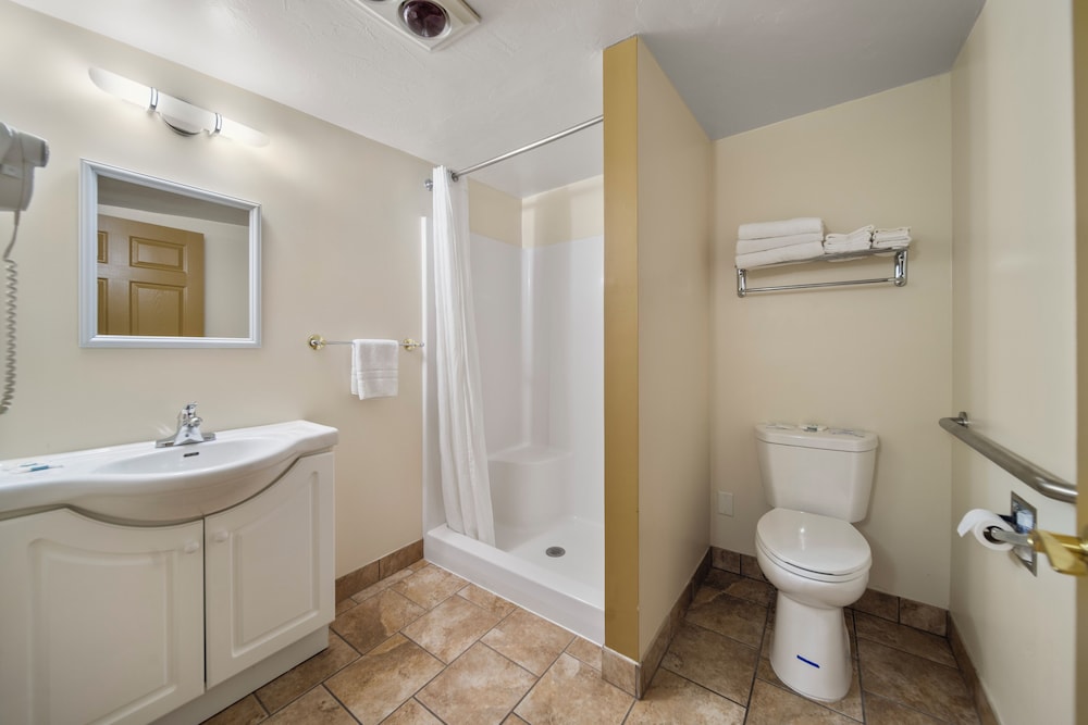 Kingsway Inn - photo 58