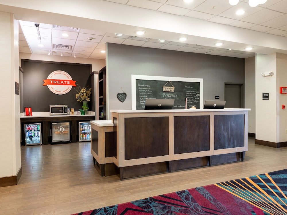 Pratt Inn & Suites - photo 2