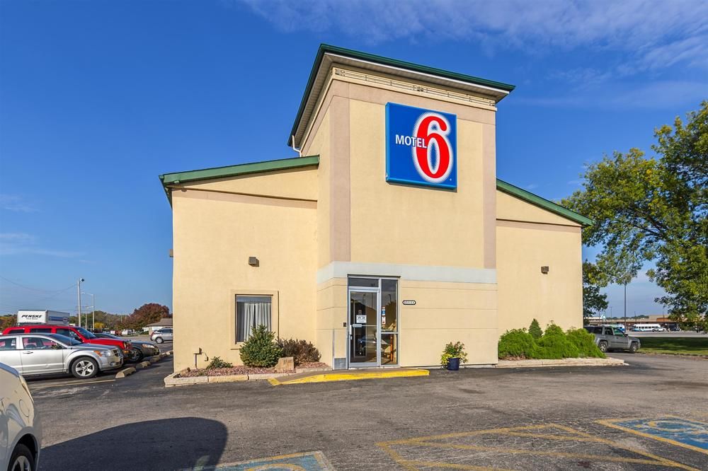 Motel 6 Moline - photo 11