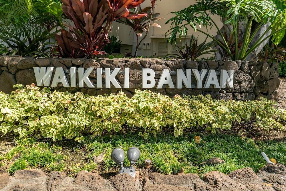 Standard Ocean View Condo 35th floor views Free parking & Wifi by Koko Resort Vacation Rentals Honolulu - photo 28