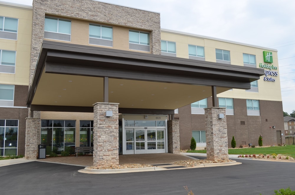 Holiday Inn Express & Suites Charlotte NE University Area by IHG - photo 67