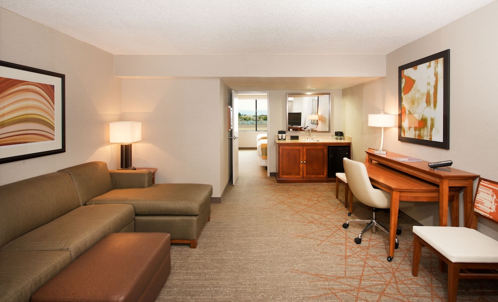 Embassy Suites by Hilton El Paso - photo 28