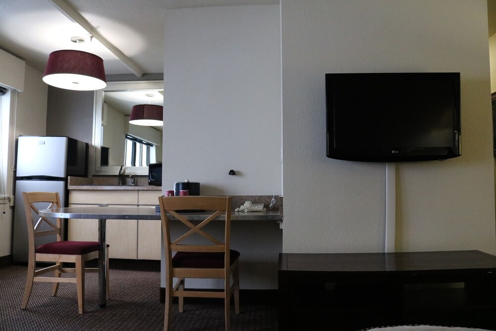 Inlet Tower Hotel & Suites - photo 22
