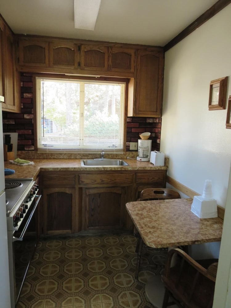 Bridge Bay Lodge at Shasta Lake - photo 21