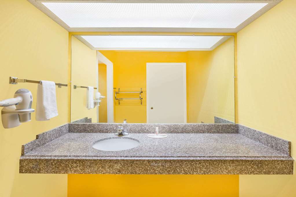 Days Inn by Wyndham Jacksonville - photo 14