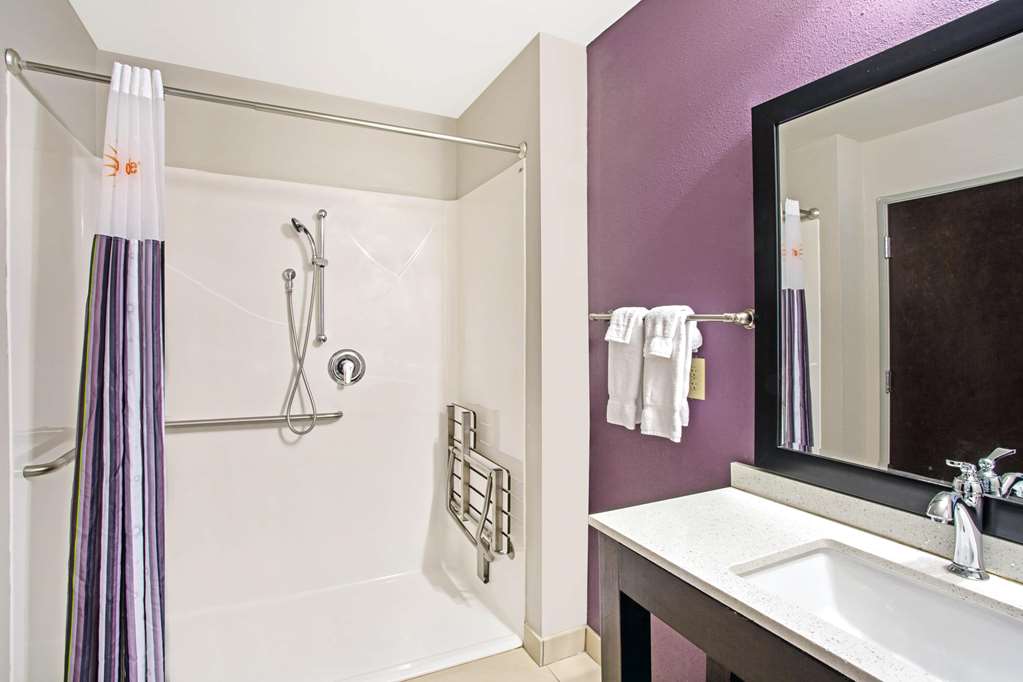 La Quinta Inn & Suites by Wyndham York - photo 15