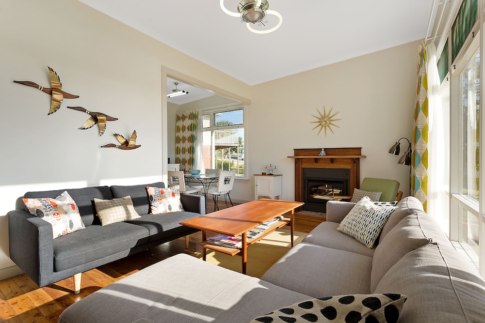 The 50's Beach House — 4-Star Luxury Hotel in Merimbula, Australia