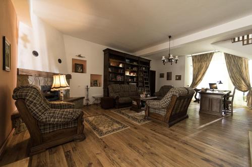 Casa Mariei Vila Breaza — 4-Star Luxury Hotel in Nistoresti, Romania