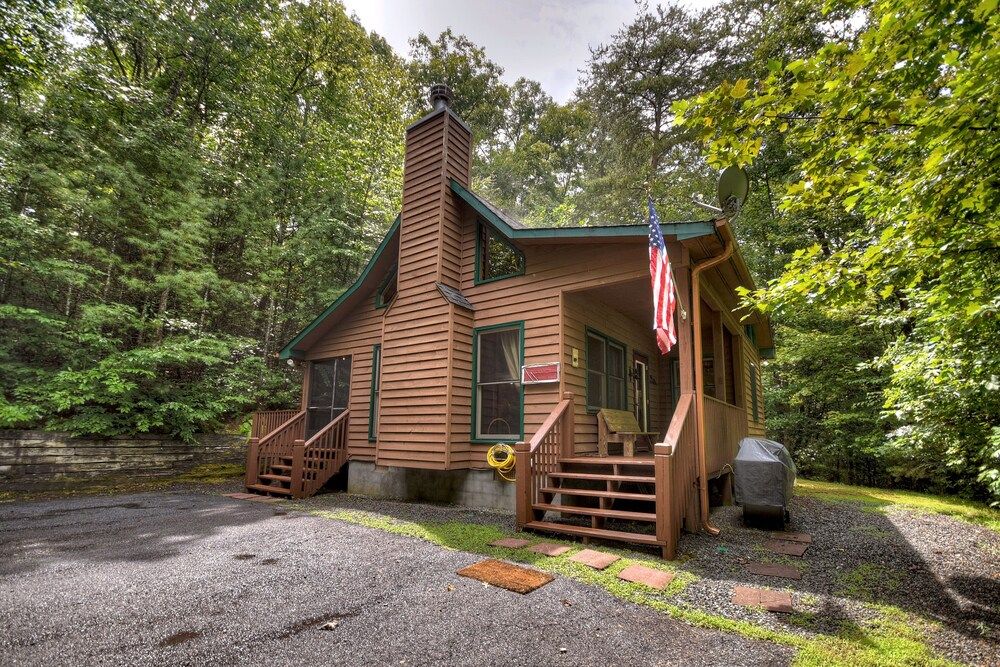 Hackers Hideaway - carbon neutral hotel in Blue Ridge