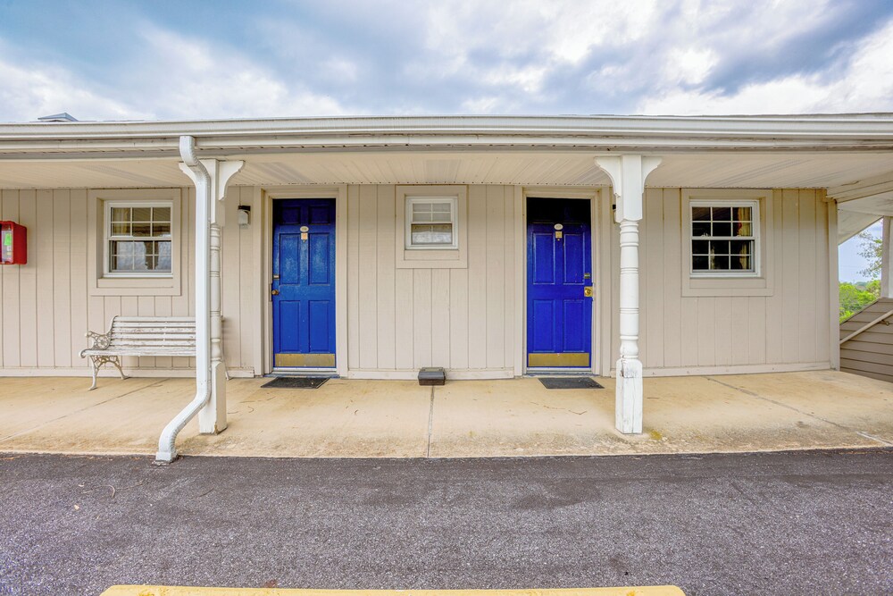 Relax Inn By OYO Natural Bridge I 81 - photo 38
