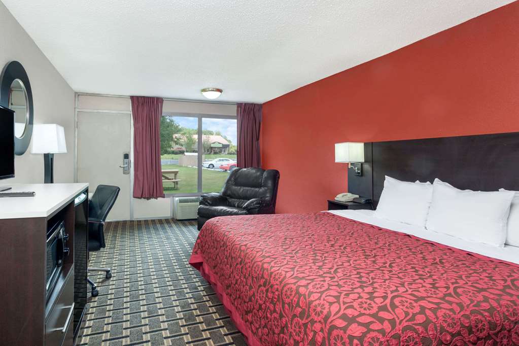 Days Inn by Wyndham Cullman - photo 9