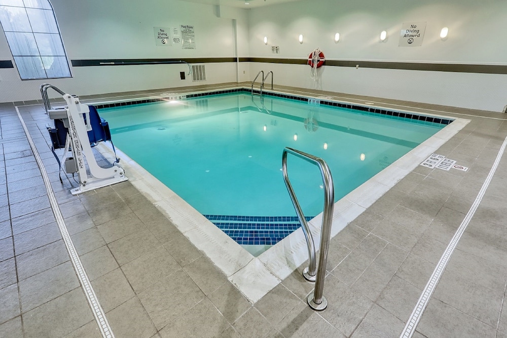 Holiday Inn Express Hotel & Suites Batavia Darien Lake by IHG - photo 22