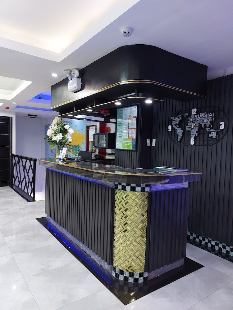 Fields Hotel Carousel — Angeles City — photo 5