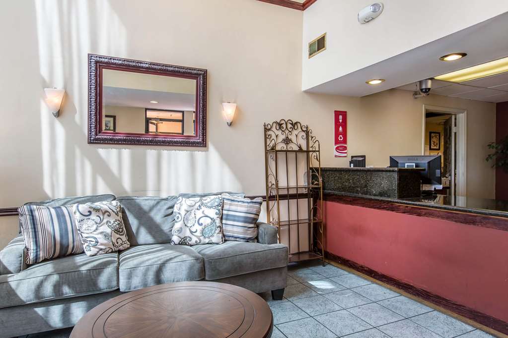 Econo Lodge Inn & Suites Riverside Corona - photo 6