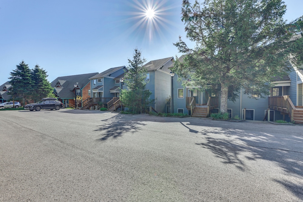 Located in Snowshoe Resort: Townhome w Deck - photo 24