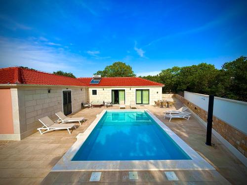 Summer Breeze — hotel near Brač Airport