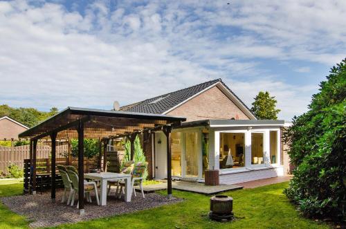 Ferienhaus Piet — hotel in Berumbur
