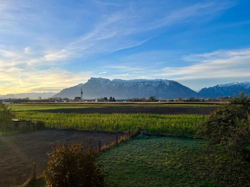 Ferienhaus Am Weitfeld Ruheoase mit Garten & Bergblick nahe Salzburg