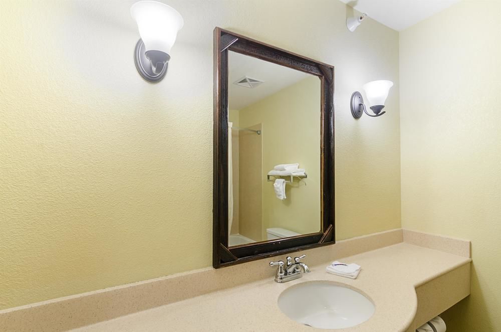 Motel 6 Park City KS - photo 42