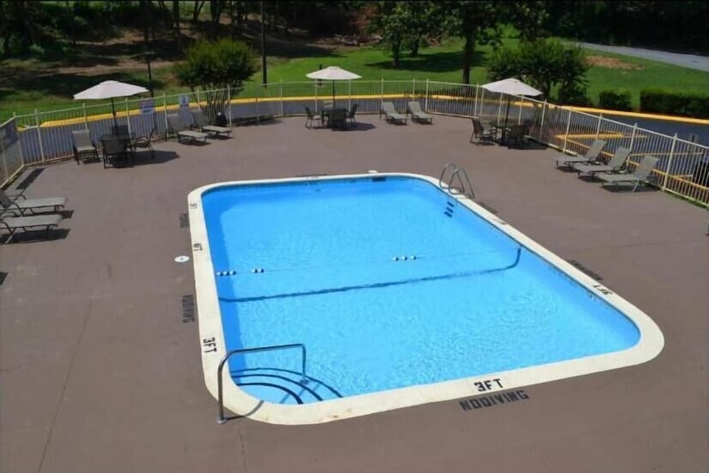 High Point Arcadia Inn - photo 7