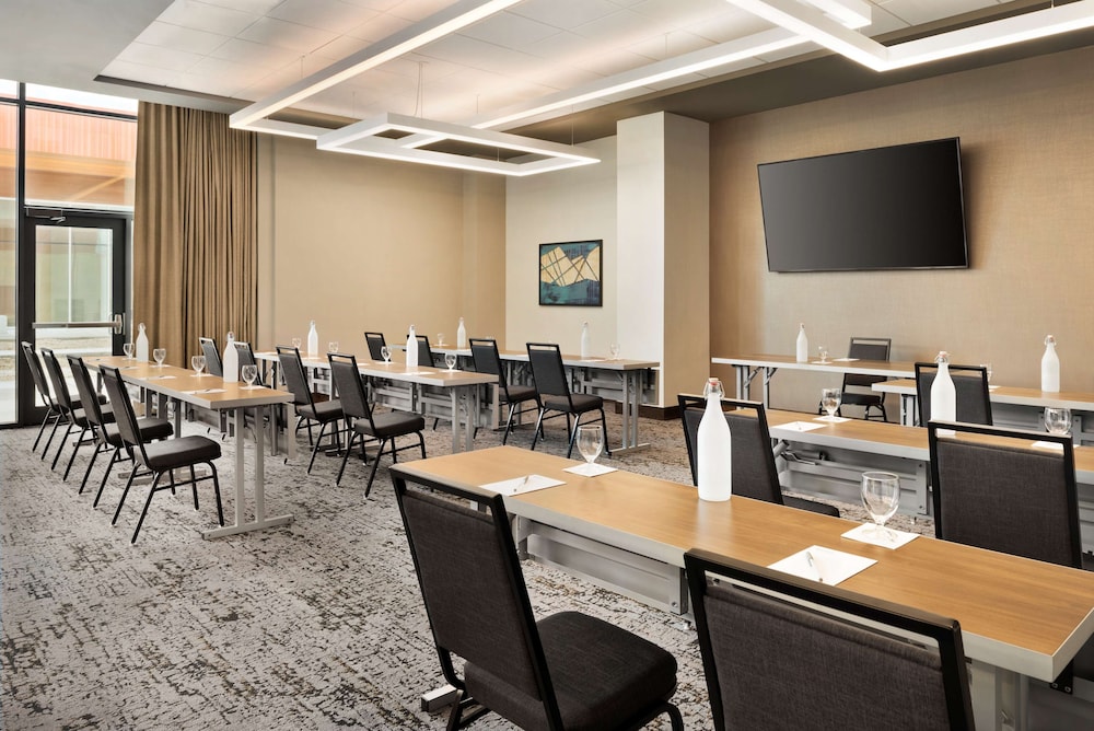 Hilton Garden Inn Milwaukee Brookfield Conference Center WI - photo 29