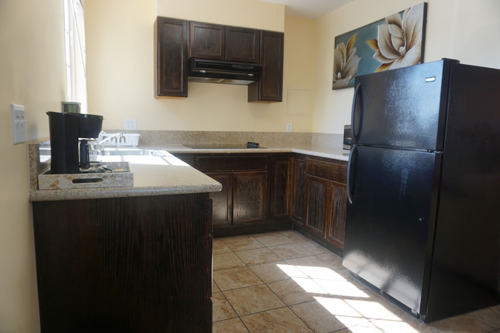 Tuscan Garden Inn - photo 27